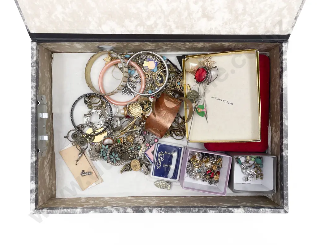 Quantity of Assorted Costume Jewellery Image 1++