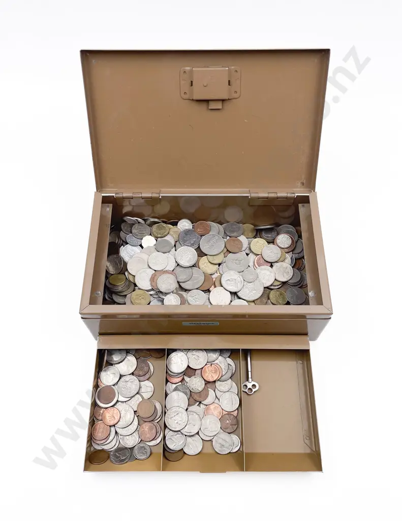 Qty Vintage US and World Pocket Change Coinage Image 1++