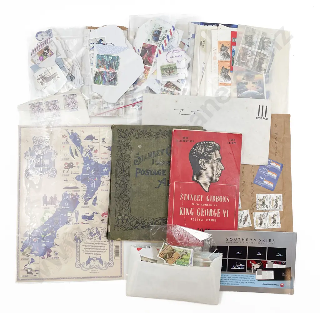 Small Qty Vintage NZ and World Sorted and Semi-Sorted Stamps Image 1++