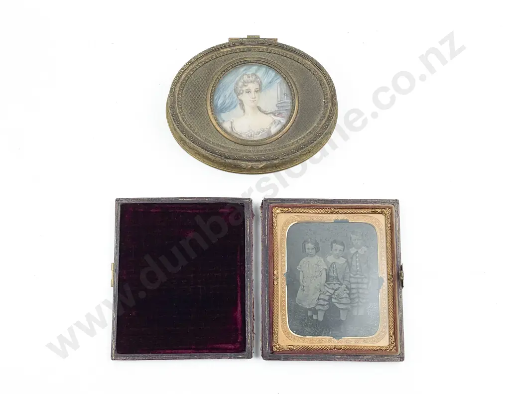 Small Oval Victorian Miniature Jewellery Box with Vintage Photo Frame Image 1++