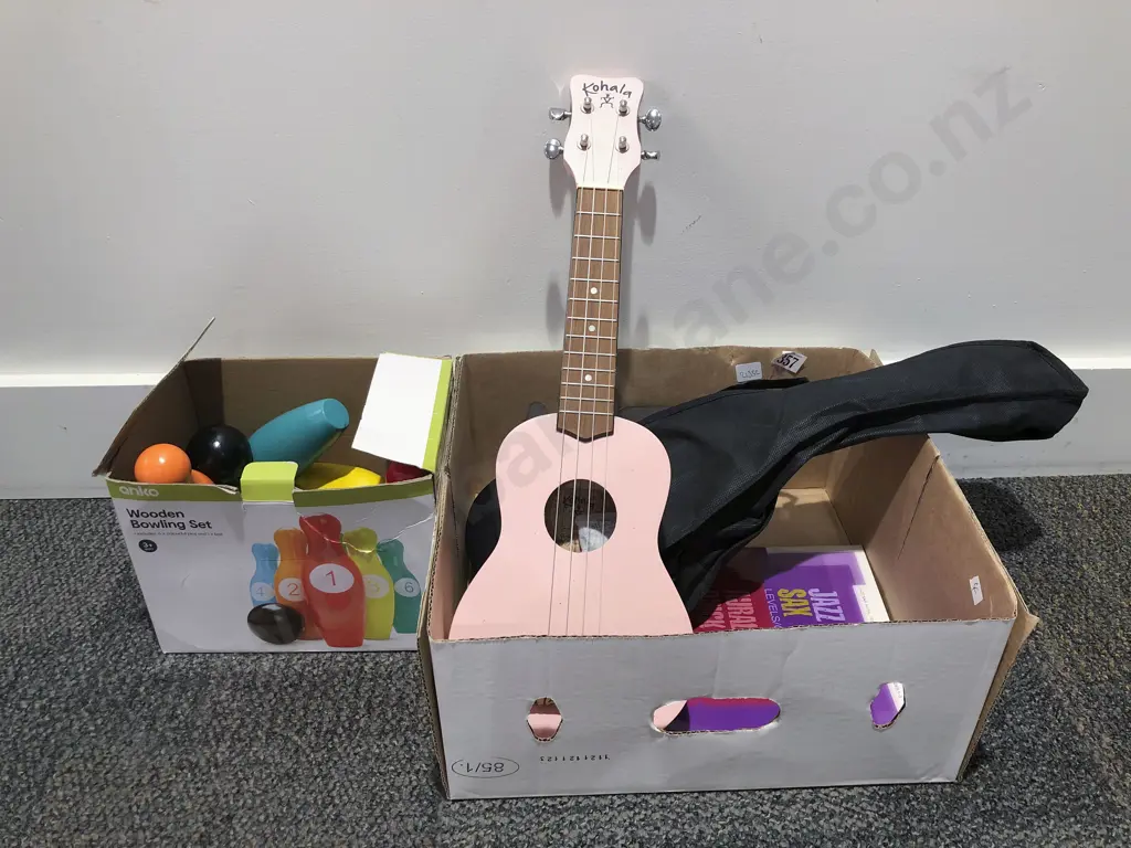 Mahalo Ukulele with Music Books and Boxed Bowling Set Image 1++