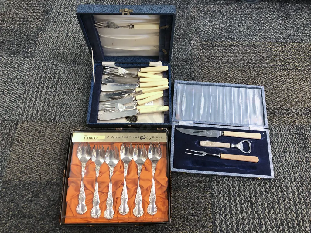 Quantity of Assorted Boxed Cutlery with S/P and Pewter Image 1++