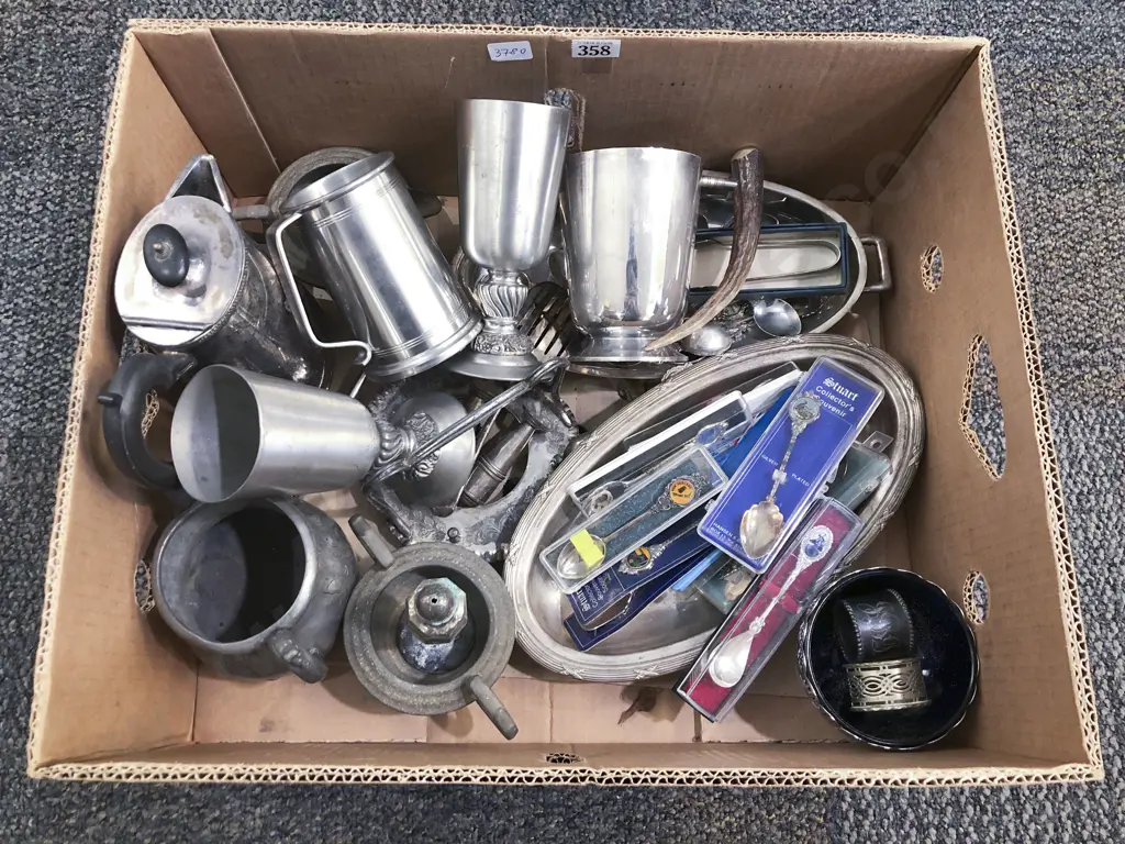 Quantity of Assorted Boxed Cutlery with S/P and Pewter Image 1++
