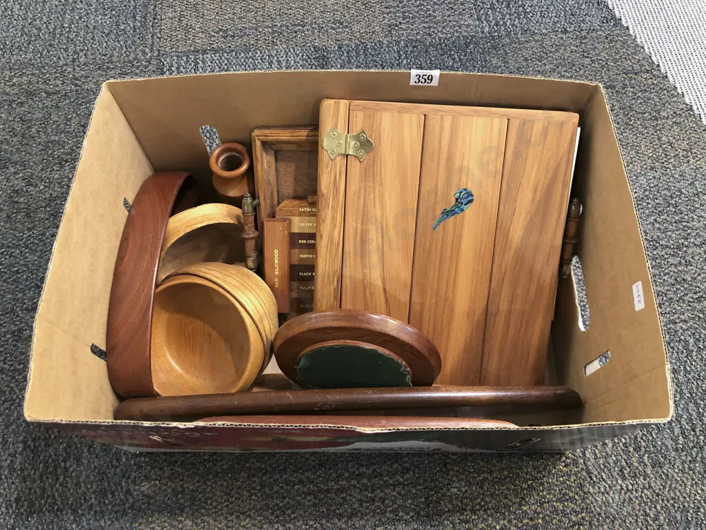 Quantity of Assorted Woodware Image 1++