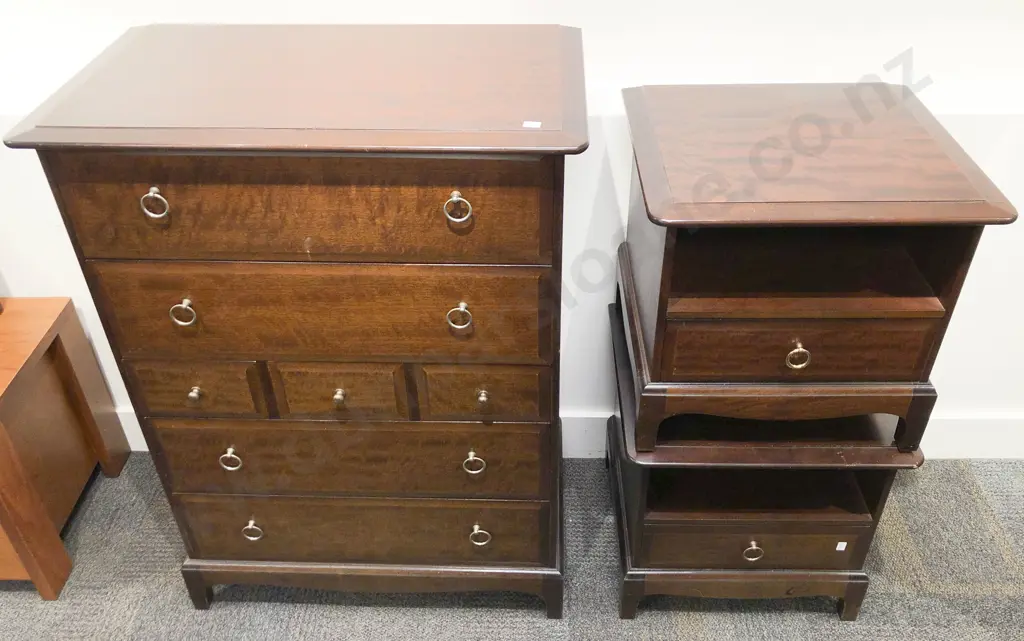 Stag Minstrel Retro Mahogany Three Piece Bedroom Suite Image 1++