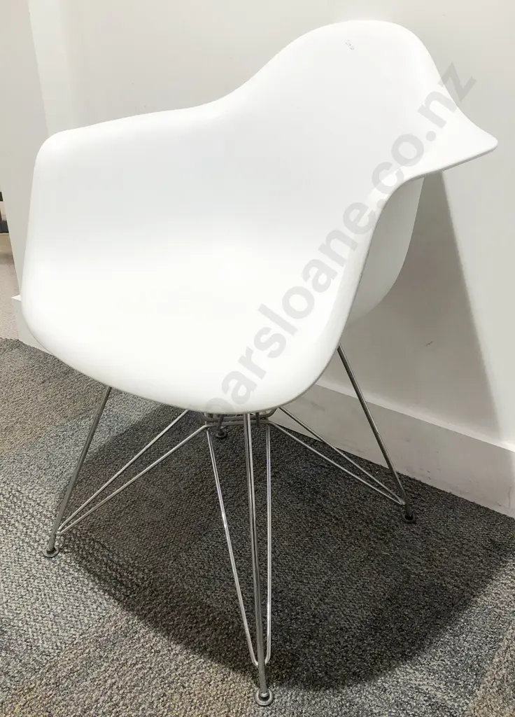 Modern Plastic Tub Chair on Chrome Base Image 1++