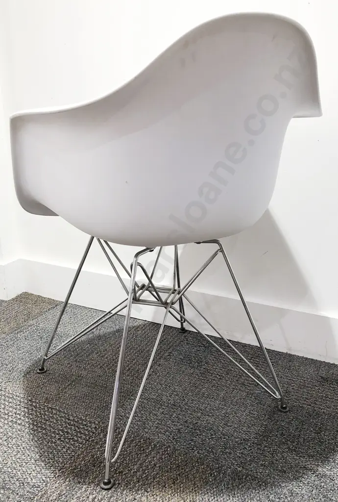 Modern Plastic Tub Chair on Chrome Base Image 1++