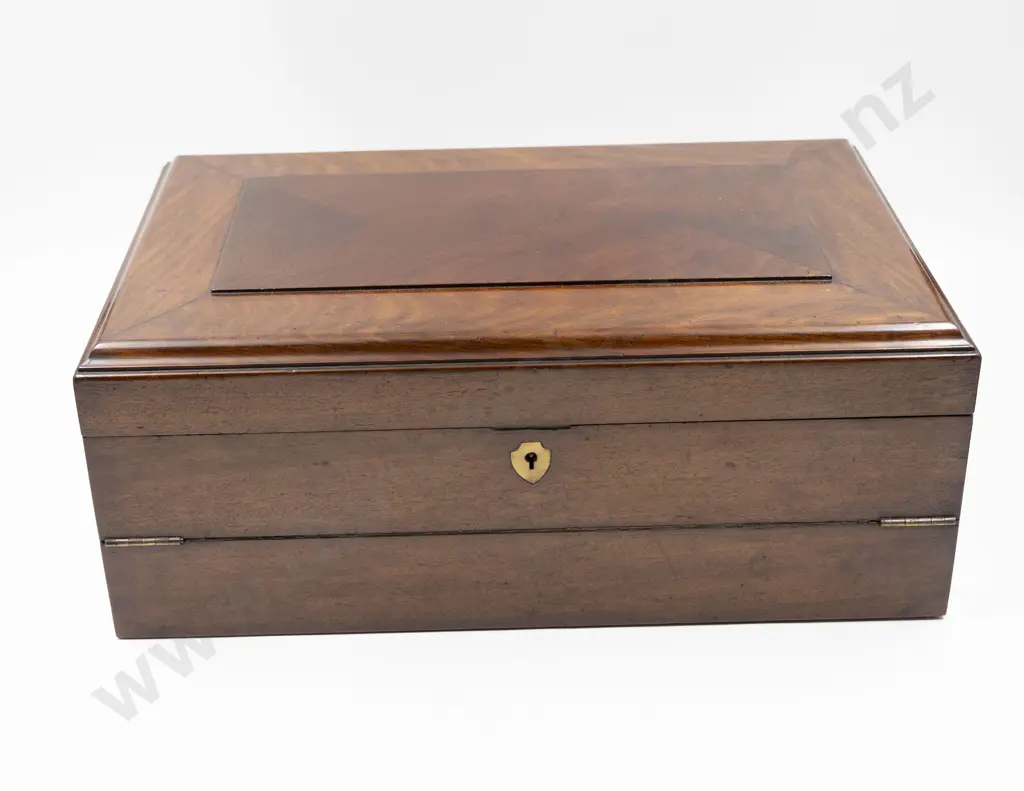 Good Quality Vict Mahogany Portable Writing Box Image 1++