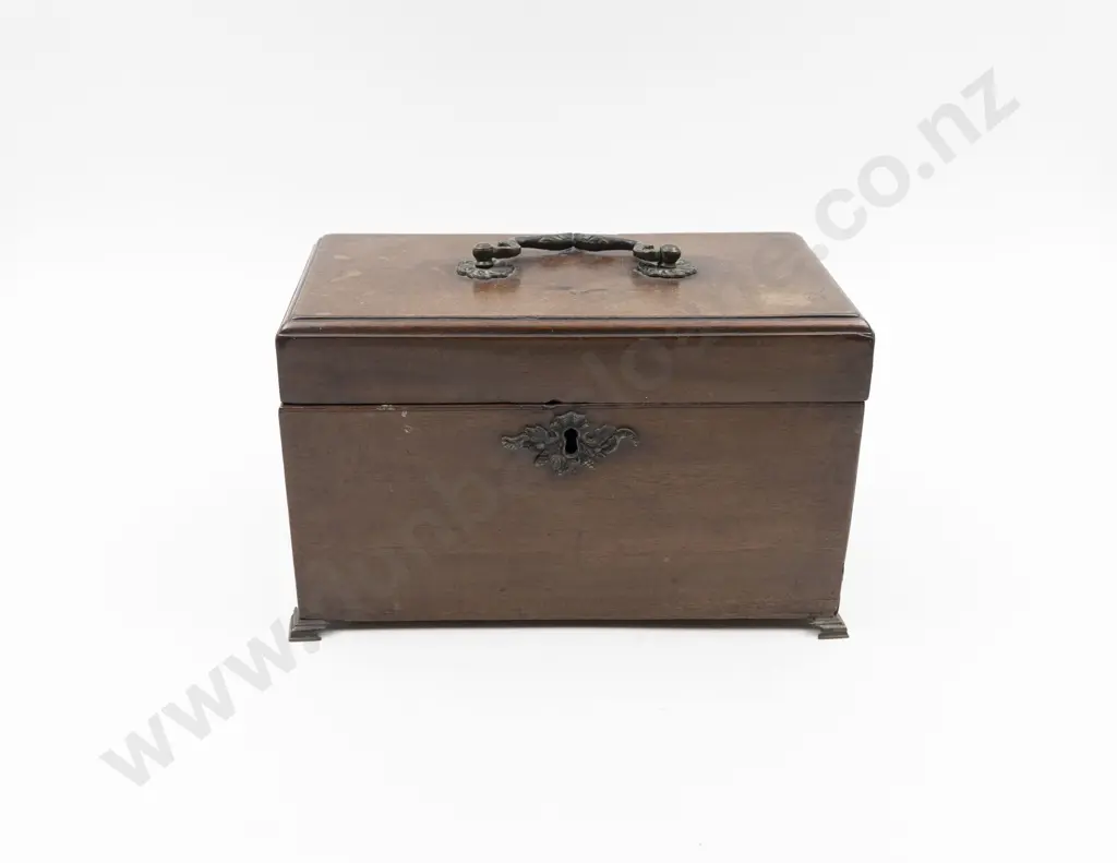 Geo III Mahogany Tea Caddy Image 1++