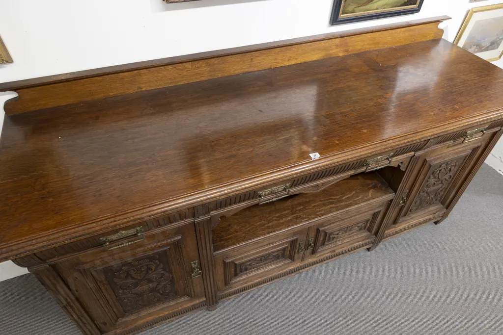 Large Vict. Oak Sideboard with low gallery back Image 1++