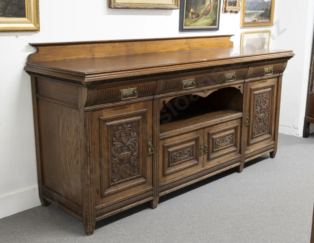 Large Vict. Oak Sideboard with low gallery back Image 1++