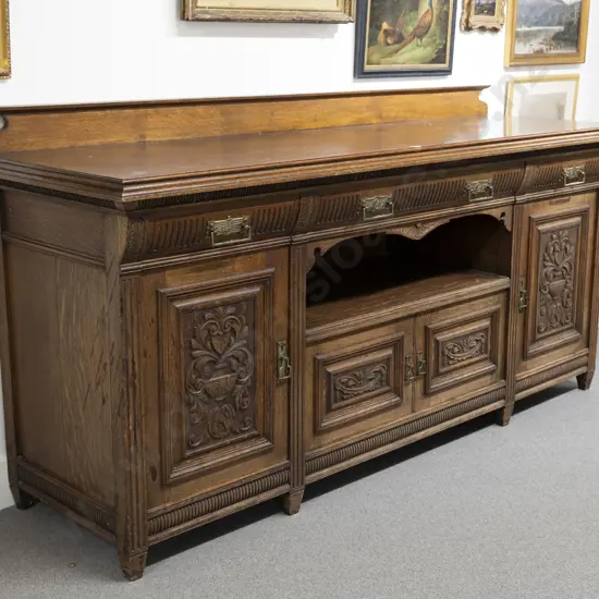 Large Vict. Oak Sideboard with low gallery back