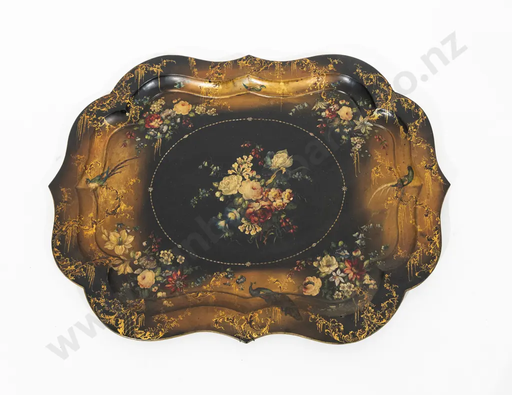 An Attractive Victorian Papier-Mache Tray In The Manner Of Jennens & Bettridge of quatrefoil outline Image 1++