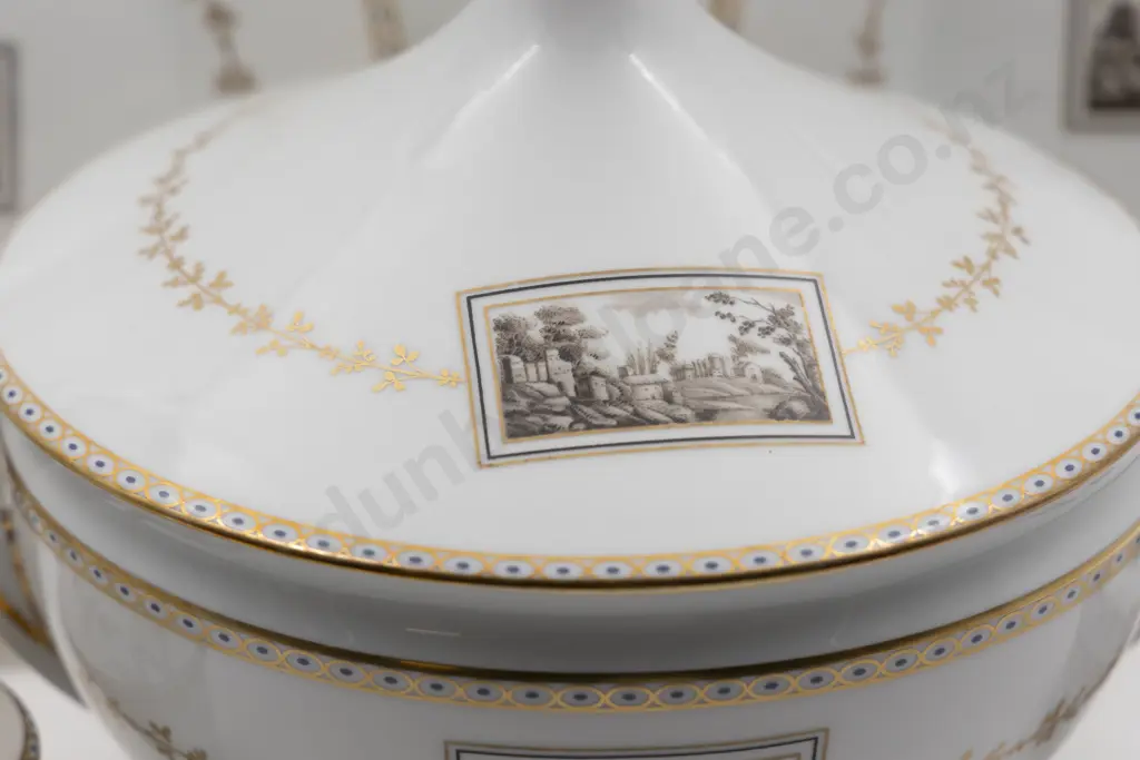An Attractive Richard Ginori Florence "Fiesole" Pattern 53 Piece Dinner Service Image 1++