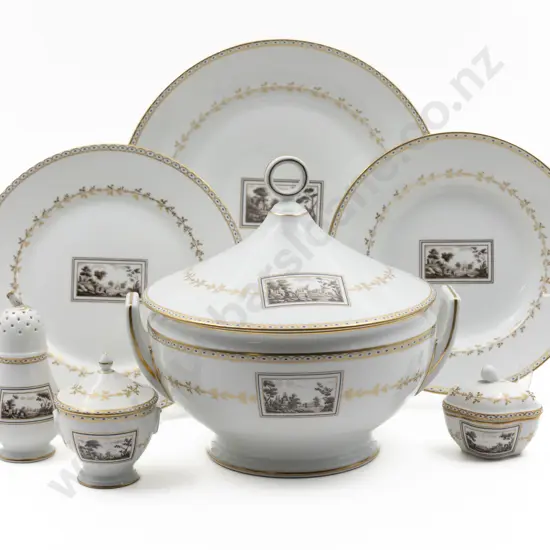An Attractive Richard Ginori Florence "Fiesole" Pattern 53 Piece Dinner Service