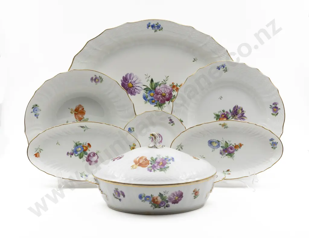 Royal Copenhagen Saxon Flower Pattern 41 Pce Dinner Set Image 1++