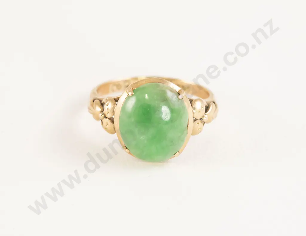14ct Single Oval Apple Green Jade Panel Ring Image 1++