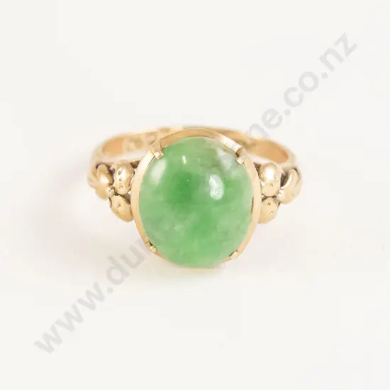 14ct Single Oval Apple Green Jade Panel Ring