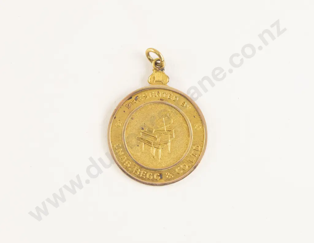 NZ 9ct Charles Begg and Co Ltd Medallion Image 1++