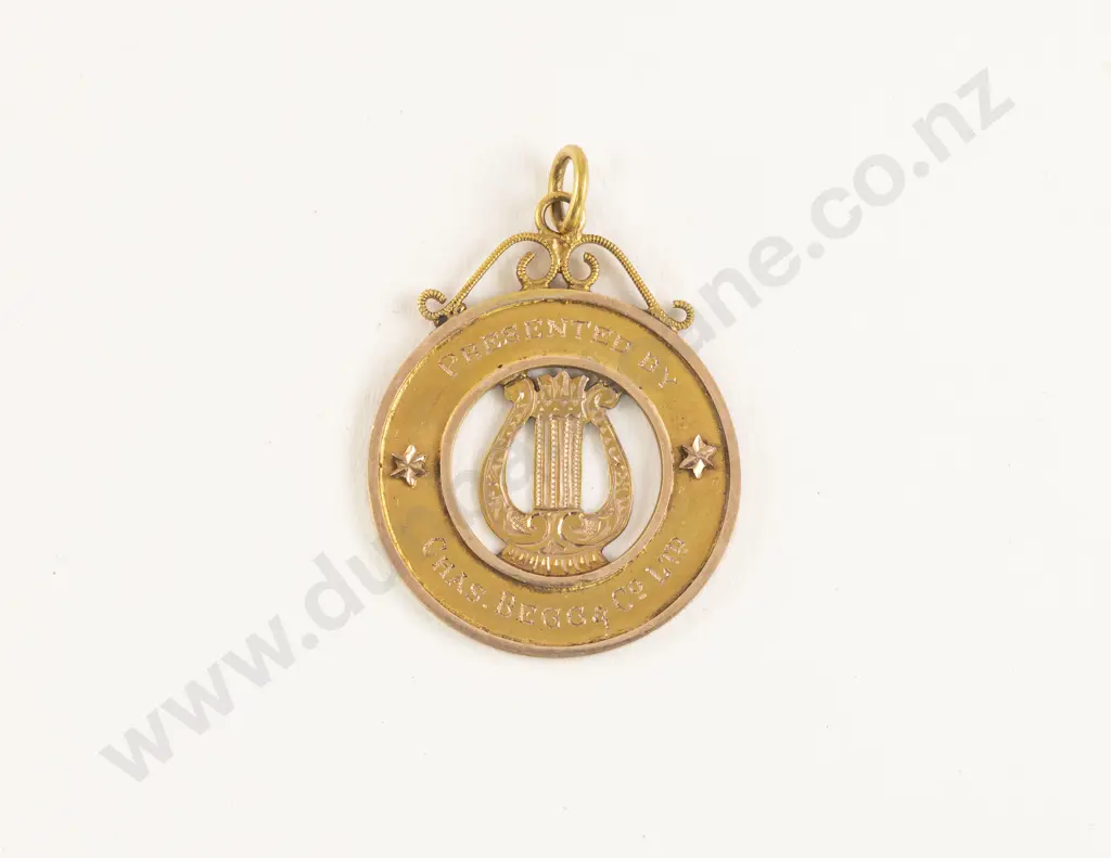 NZ 9ct Unmarked Charles Begg and Co Medallion Image 1++