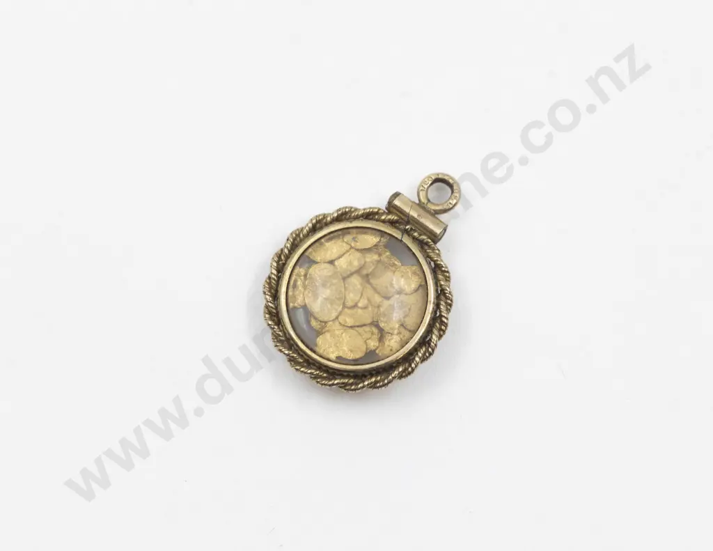 NZ 18ct Gold Plated Locket with Alluvial Gold Flakes Image 1++