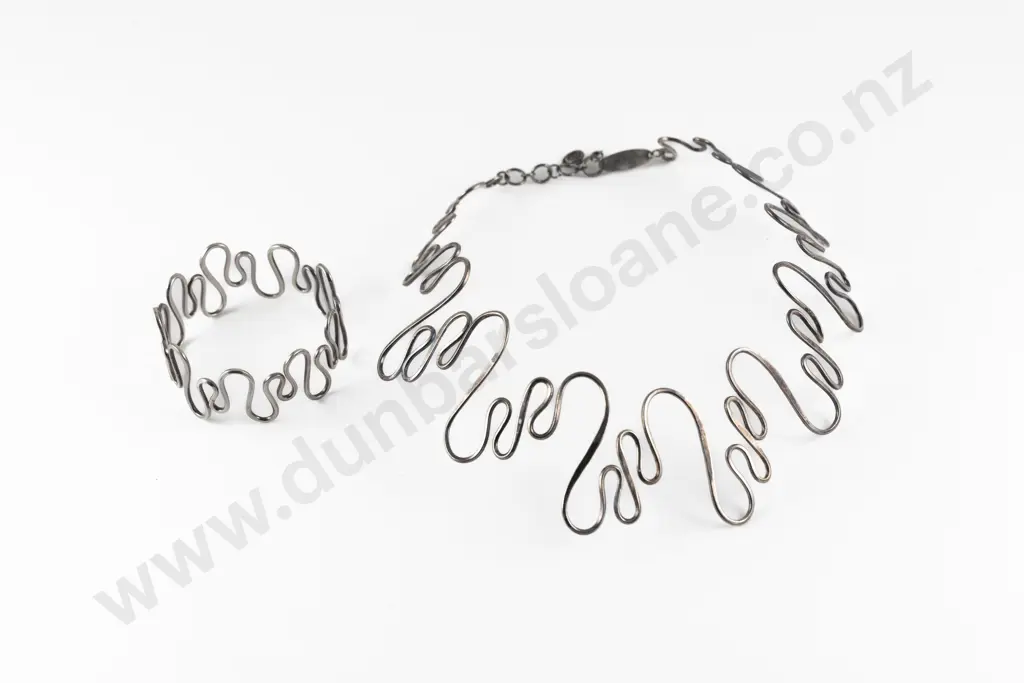 S/S Modern Design Choker Necklace with Matching Bracelet Image 1++