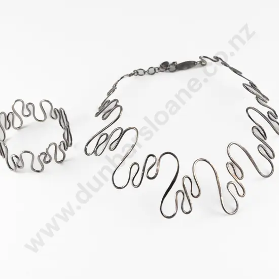 S/S Modern Design Choker Necklace with Matching Bracelet