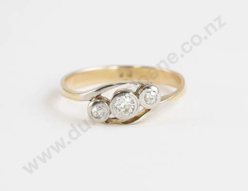 18ct Three Stone Diamond Ring Image 1++