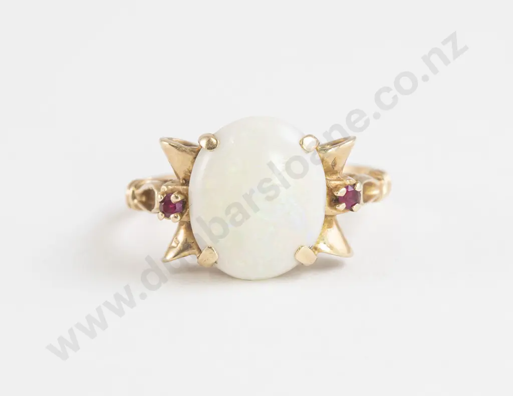 14ct Single Oval Milk Opal Cabochon Ring Image 1++