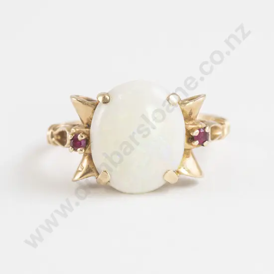 14ct Single Oval Milk Opal Cabochon Ring