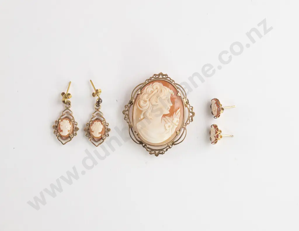 9ct Framed Cameo Portrait Brooch with Two Pair of Earrings Image 1++