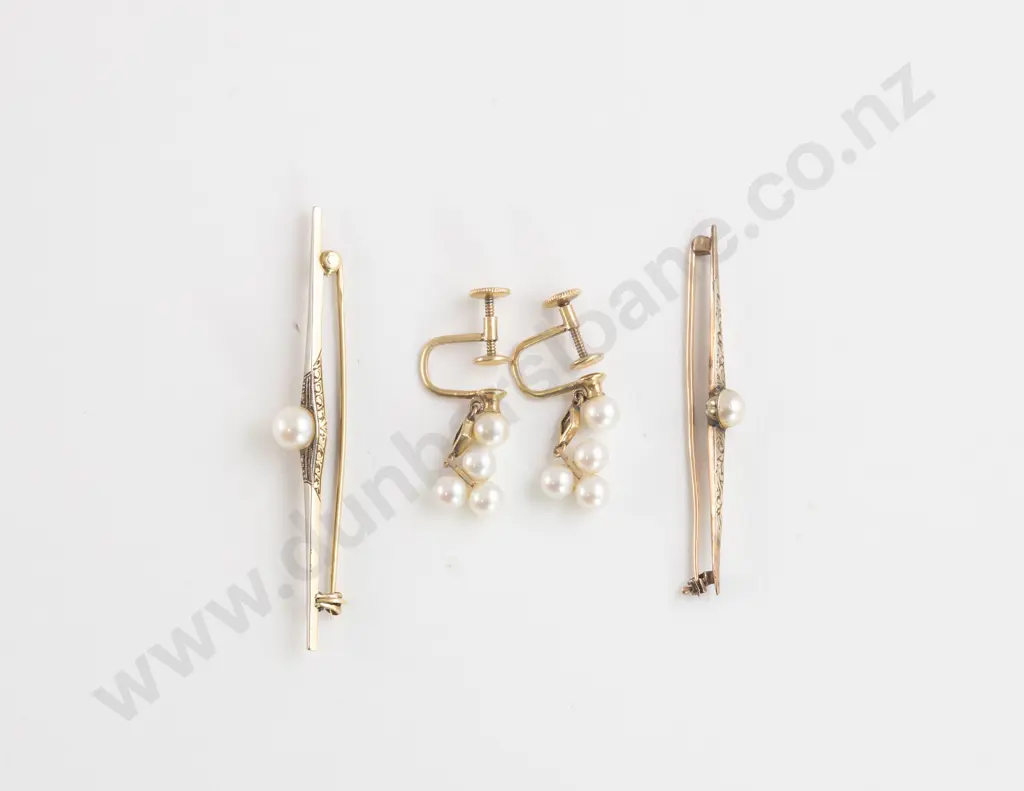 Two 14ct Single Cultured Pearl Bar Brooches Image 1++