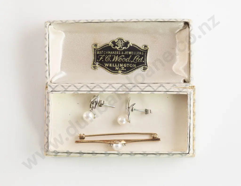 9ct Diamond & Single Pearl Bar Brooch Earrings Image 1++
