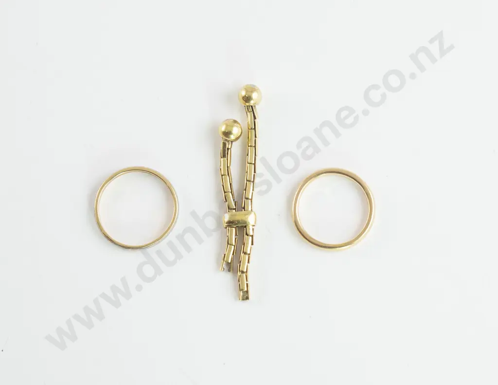 Two 18ct Wedding Bands and 9ct Gold Piece Image 1++