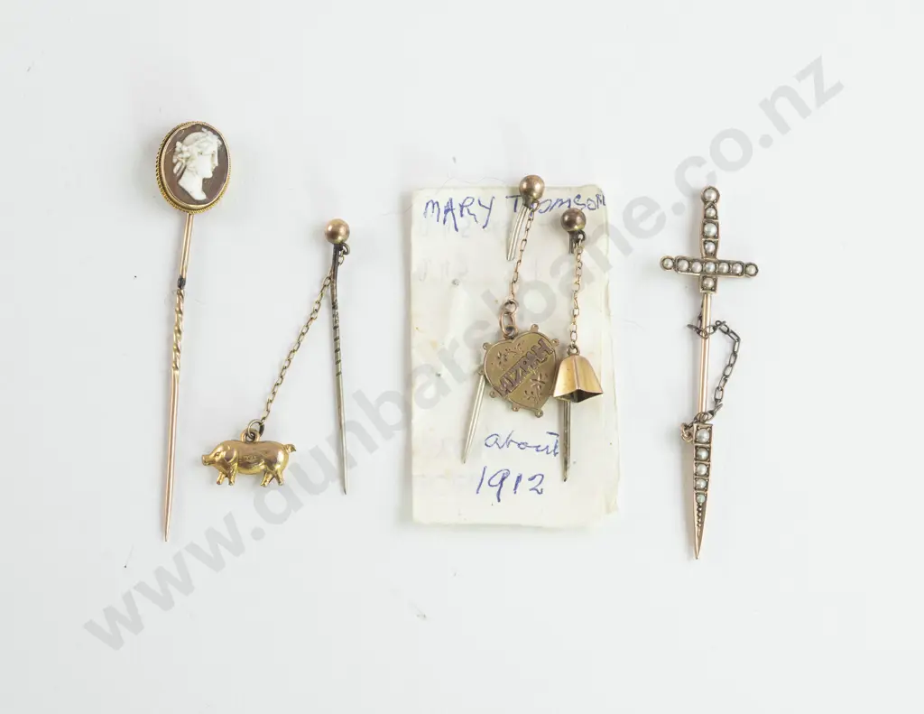 9ct Sword Brooch Image 1++