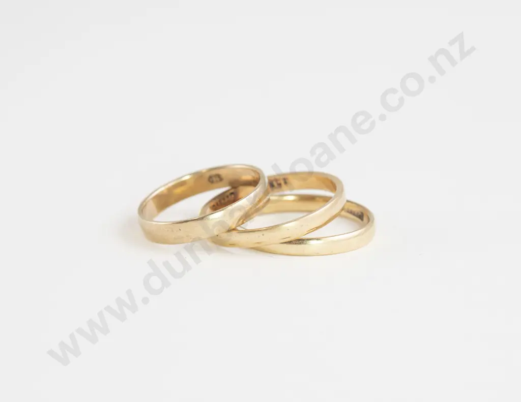 Three 18ct and 9ct Plain Wedding Bands Image 1++