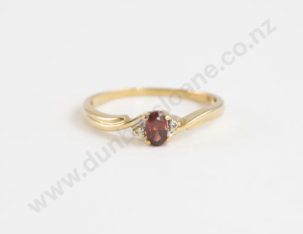 9ct Three Stone Garnet and Diamond Ring Image 1++