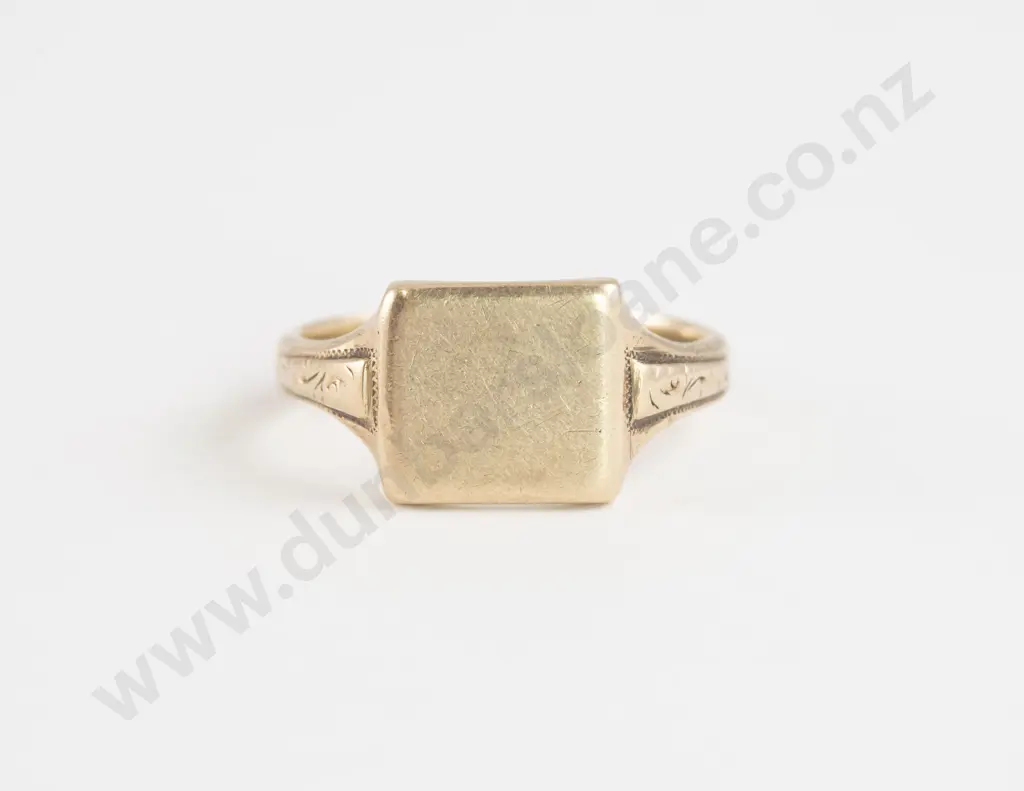 9ct Plain Gents Signet Ring Image 1++