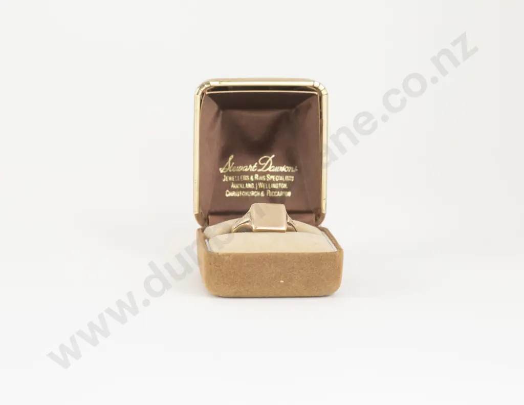 9ct Plain Gents Signet Ring Image 1++