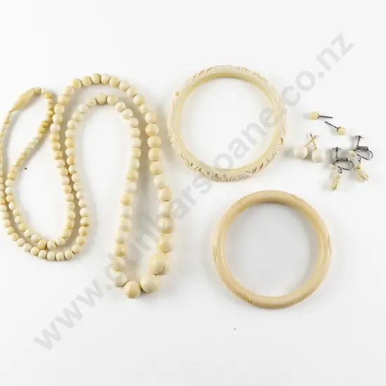 Vintage Single Strand Graduated Ivory Bead Necklace