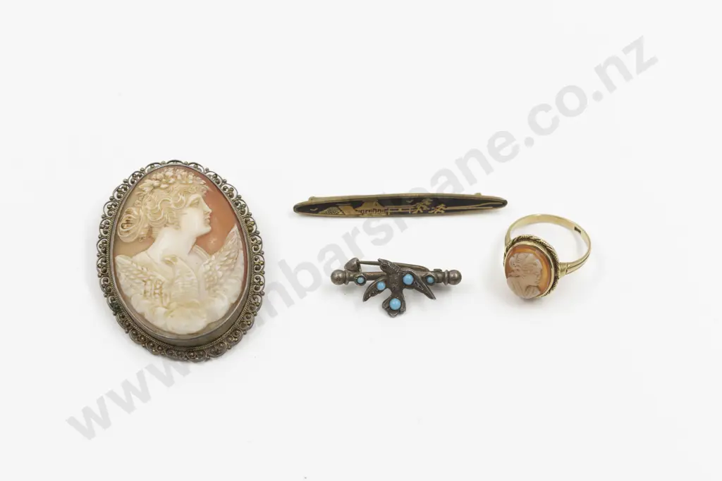 9ct Cameo Ring Image 1++