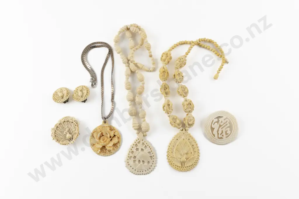 Vintage Indian Carved Bone Peacock Bead and Pendant Necklace Image 1++