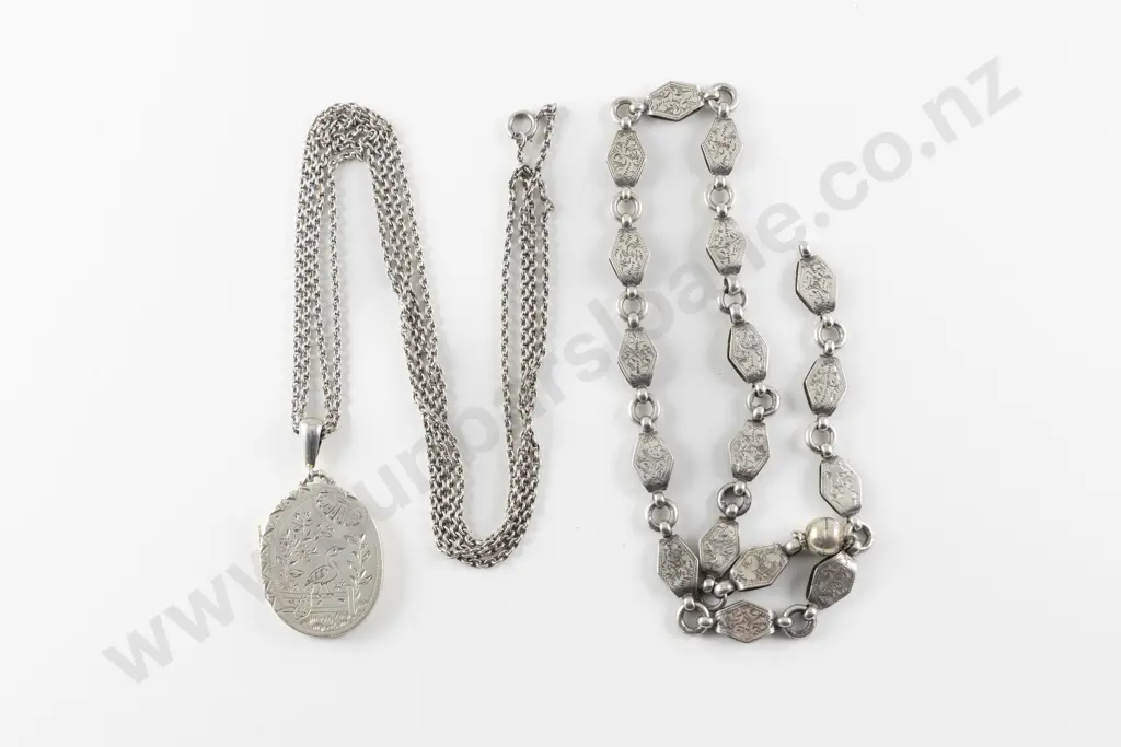 Vict S/S Locket Chain Image 1++