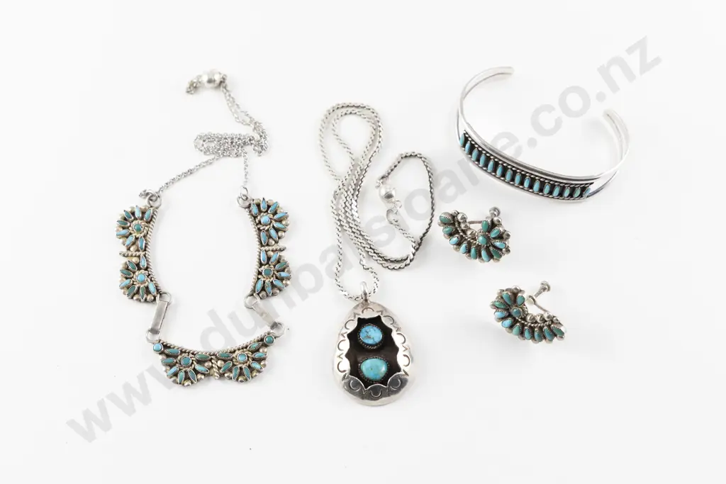 North American Silver and Turquoise Necklet Image 1++