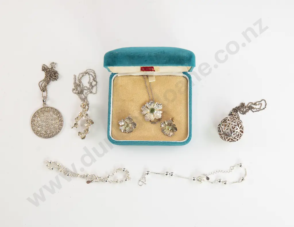 Selection of Assorted Sterling Silver Jewellery Image 1++