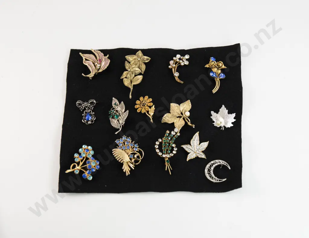 Collection of Mid 20th Century Floral Spray Brooches Image 1++