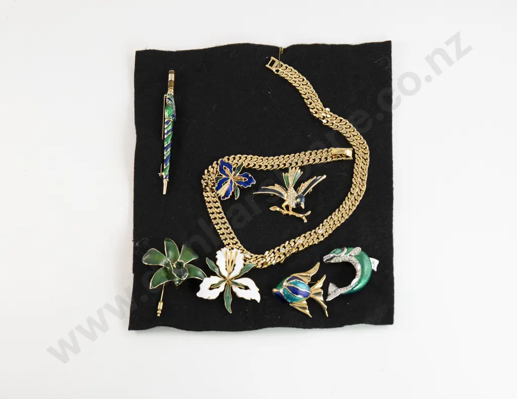 Collection of Vintage and Enamel Costume Jewellery Image 1++