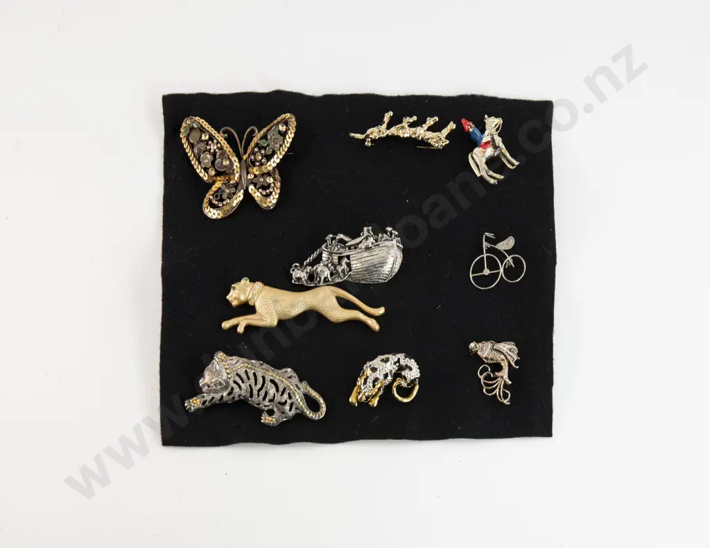 Collection of Assorted Animal Brooches Image 1++