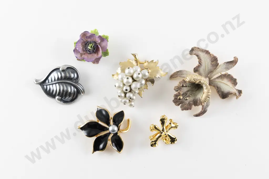 Small Collection Costume Floral Brooches Image 1++