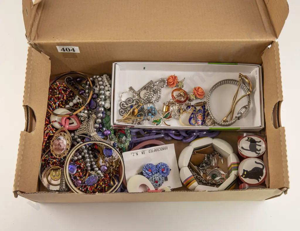 Collection Vintage and Modern Costume Jewellery Image 1++